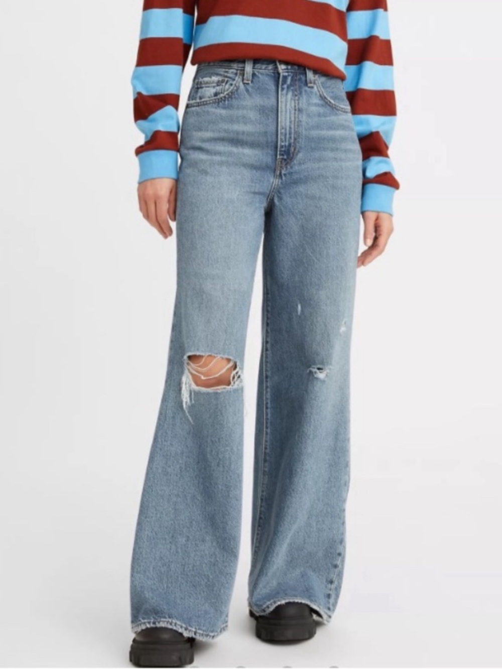 Levi’s high loose flare medium wash jeans 26